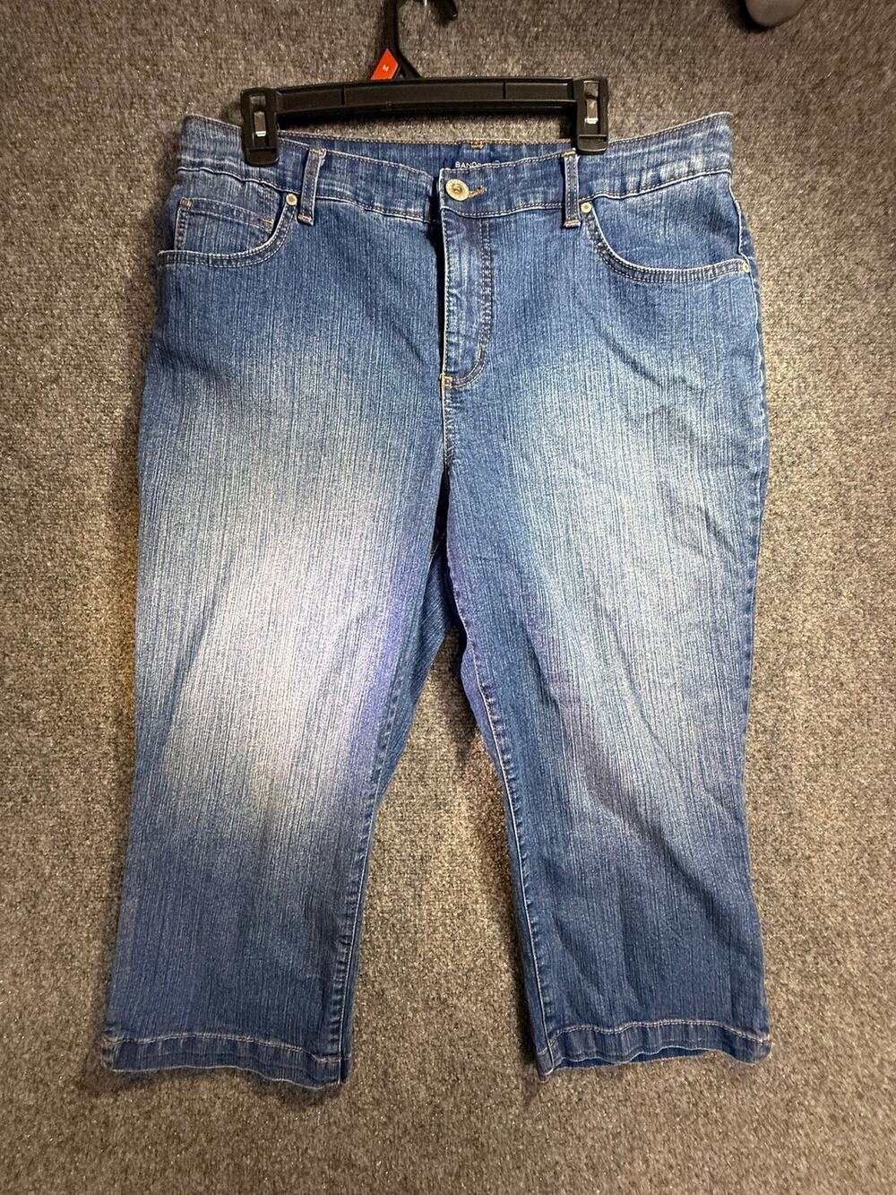 Bandolino Mandie Women's Medium Wash Embroidered Capri Denim Crop Jeans Size 14